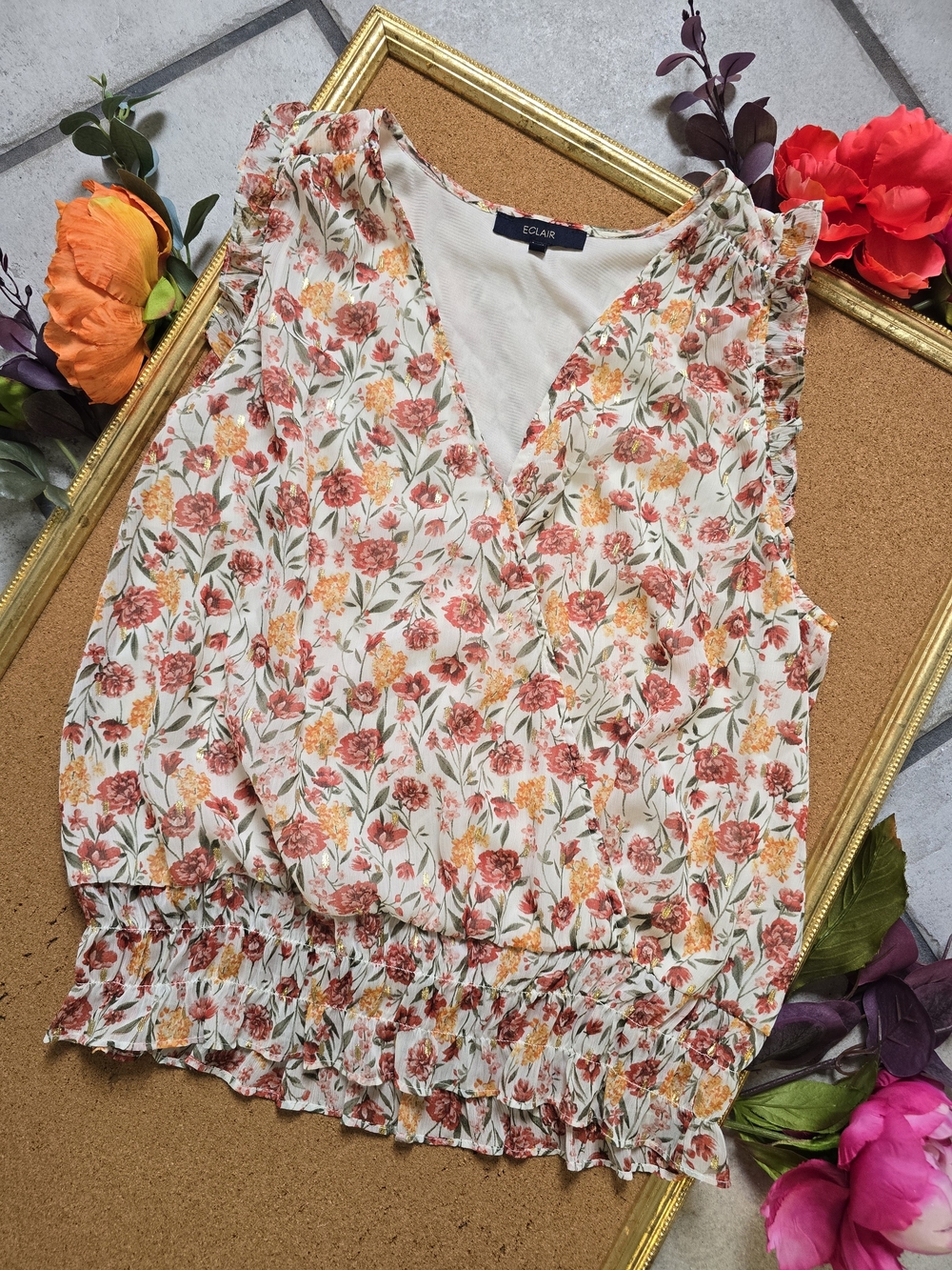 Eclair Women's Floral Sleeveless V-Neck Ruffle Hem Top in Cream/Multi